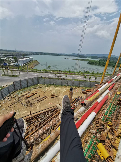 罗定市作业中发生设备损坏或人员意外，责任怎么划分？